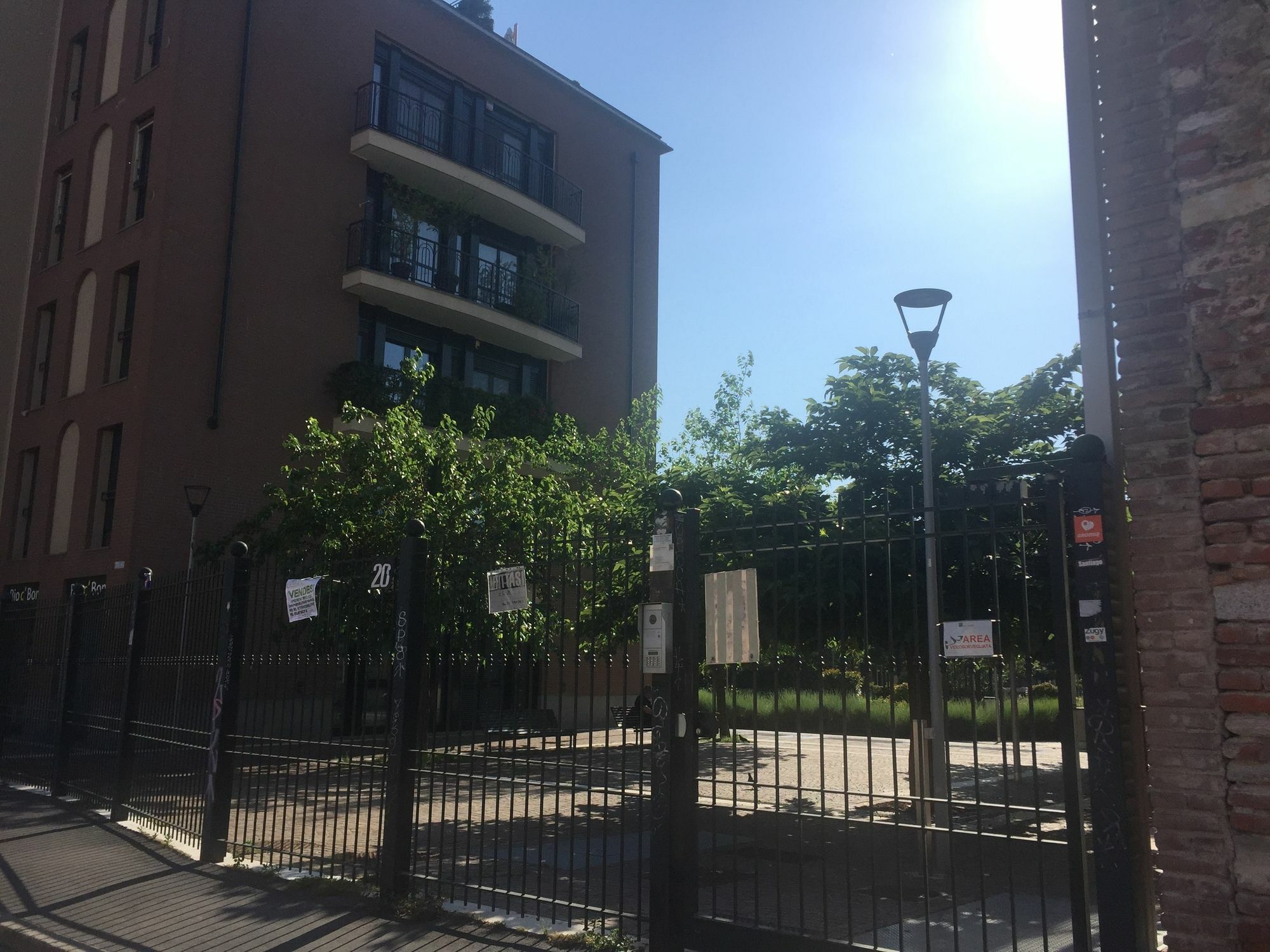 Homeathotel - Naviglio Pavese มิลาน ภายนอก รูปภาพ